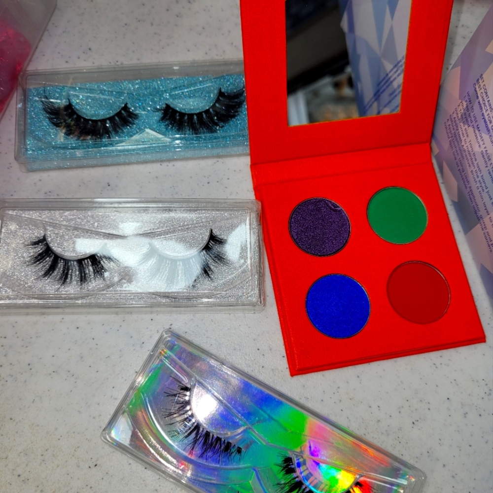 Eyelash and Eyeshadow Bundle - Picture 1 of 3